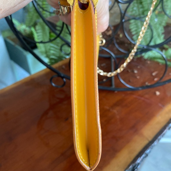 Louis Vuitton Pochette Crossbody W/Certificate of Authenticity - Picture 6 of 11